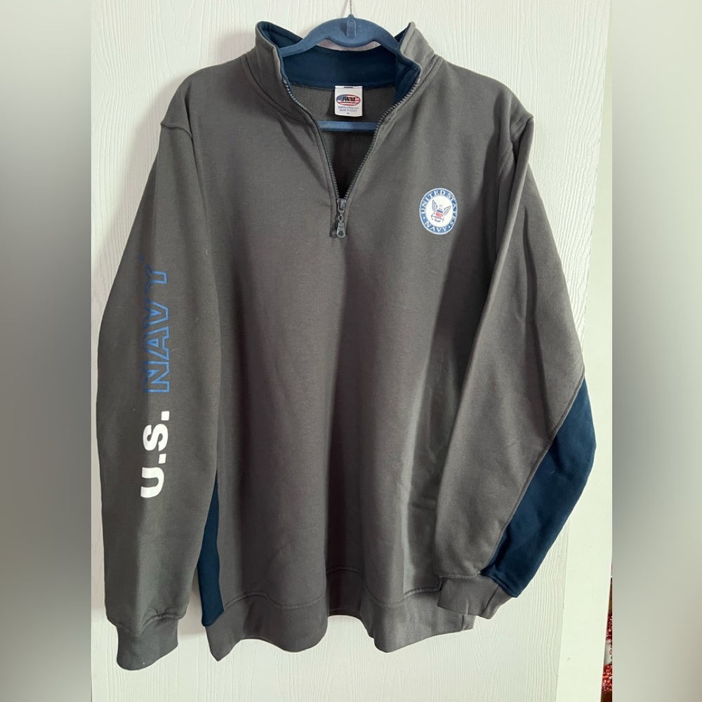 USNAVY XL Sweatshirt with US Navy on the arm Naval Emblem on Front of shirt.